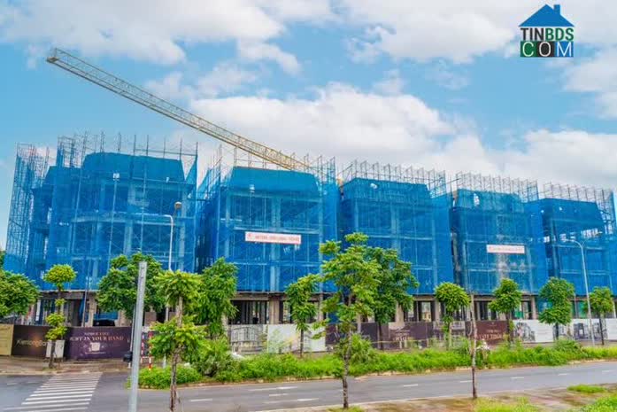 Ảnh Lần Đầu Tiên Biệt Thự Hàng Hiệu Gần 70 Tỷ Được Đặt Giá Thành Công Trên Livestream Của Sunshine Group