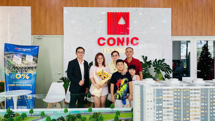 Ảnh Khách Mua Căn Hộ Conic Boulevard: “Tôi Chọn Chiết Khấu 25% Thay Vì Gửi Tiết Kiệm”