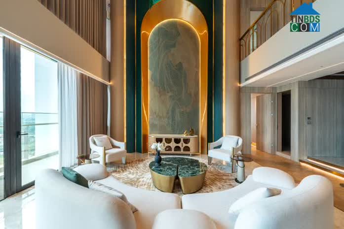 Ảnh Nghệ Thuật Chế Tác Không Gian Từ Những Vật Liệu Tinh Tuyển Tại Noble Crystal Long Bien