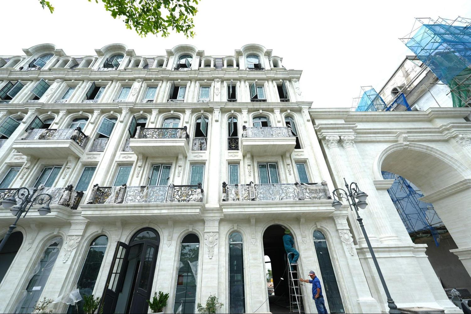 Ảnh Cận Cảnh Crown Grand Mansion – Bộ Sưu Tập Dinh Thự Và Shopvillas Trên Đại Lộ Thương Mại 40m Tại Ciputra