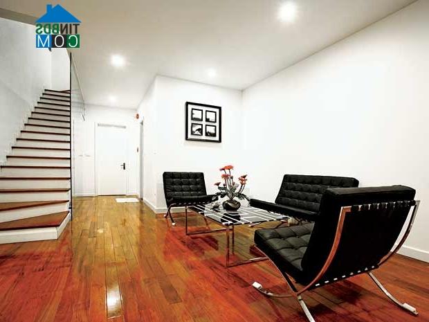 Cho đến nay phong cách tối giản vẫn không hề bị lạc hậu và thậm chí tiếp tục phát triển, có nhiều tác động qua lại với cuộc sống hiện đại thời công nghiệp, khi mà công nghệ số và internet phủ sóng toàn cầu. Phong cách tối giản và kiến trúc tối giản Phong cách tối giản