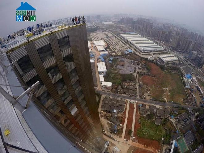 Ảnh Cao ốc xây 19 ngày tại Trung Quốc đang gây tranh cãi về độ an toàn