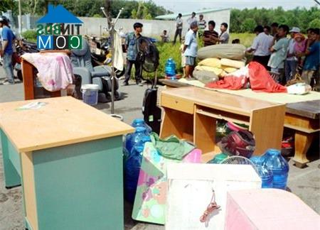 Ảnh Bình Dương: Ngôi nhà 4 tầng đang hoàn thiện sụp đổ bất ngờ