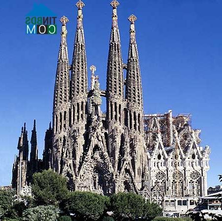 Ảnh Ngắm nhà thờ Sagrada Familia – Tây Ban Nha