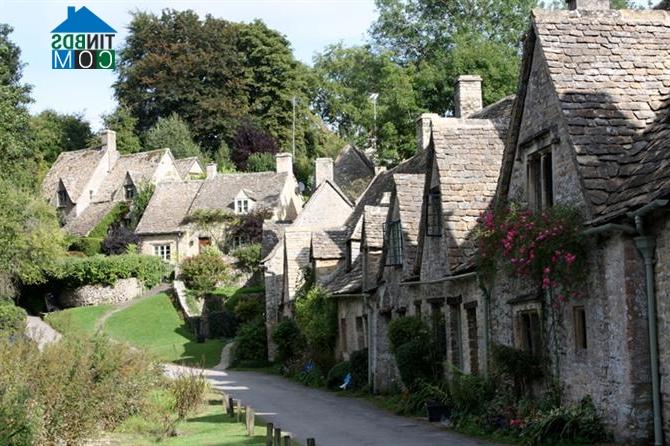 Ảnh Vẻ đẹp cổ điển của ngôi làng Bibury