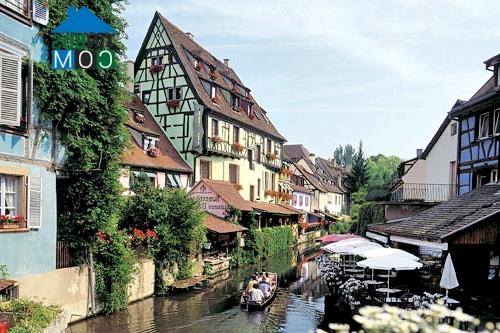 Ảnh Kiến trúc cổ xưa ở phố Colmar yên bình