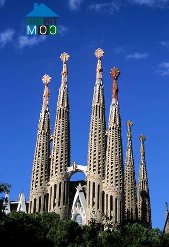 Ảnh Ngắm nhà thờ Sagrada Familia – Tây Ban Nha