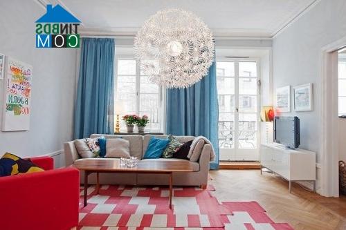 Yêu cầu: - Tầng 1 bố trí phòng khách, bếp, phòng ăn - Các tầng trên là 3 phòng ngủ và nhà vệ sinh - Tầng tum là phòng thờ và sân phơi Mong các KTS tư vấn thiết kế giúp để gia đình tôi có ngôi nhà hiện đại, thoải mái và có đủ không gian cho 5 người ở. (Lê Chi, Hà Nội)