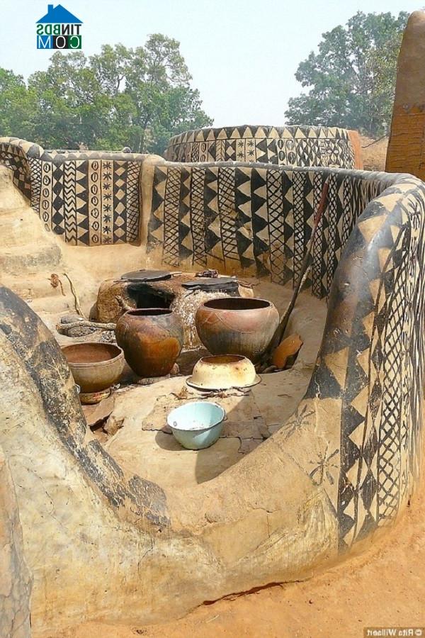 Ảnh Độc đáo nhà phân bò của bộ tộc Tây Phi