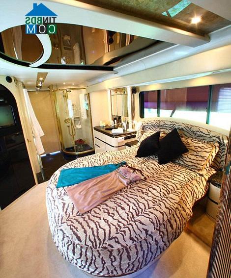 Ảnh Căn hộ siêu sang của Button cải tạo từ motorhome cũ