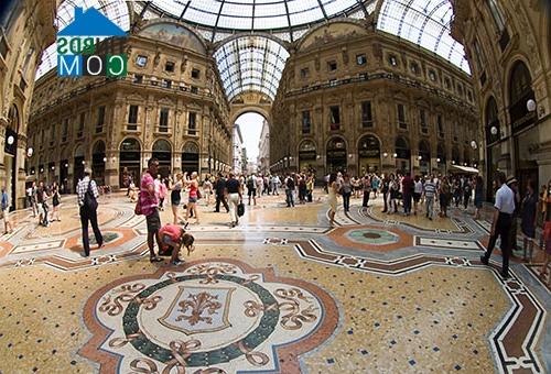 Ảnh Thành Milan hoa lệ và nỗi buồn nước Ý