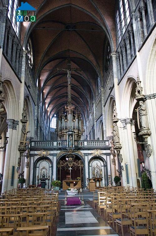 Ảnh Ngắm những công trình kiến trúc tuyệt đẹp ở Bruges sau cơn mưa