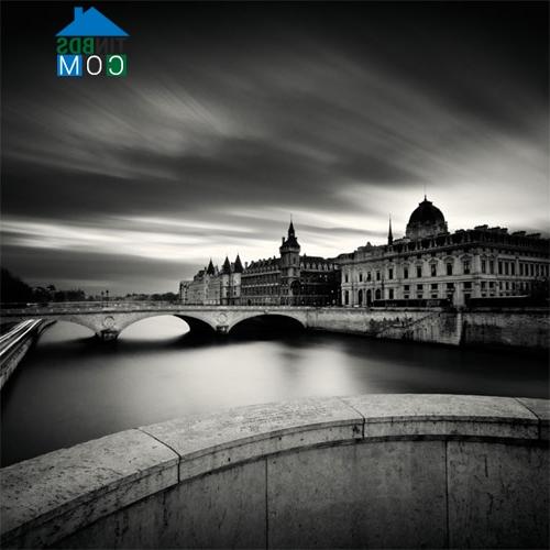 Ảnh Ngắm Paris đẹp ảo diệu qua hai màu trắng đen