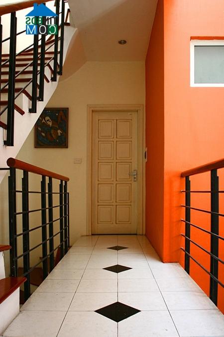 Ảnh Ngắm ngôi nhà đẹp với màu đỏ may mắn