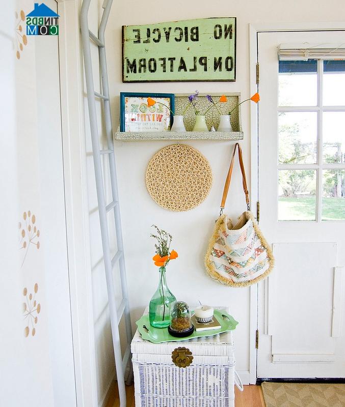 Những món đồ trang trí đáng yêu được bày ở các góc trong nhà