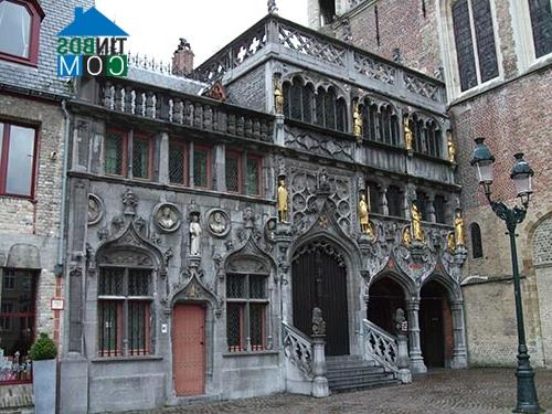 Ảnh Ngắm những công trình kiến trúc tuyệt đẹp ở Bruges sau cơn mưa