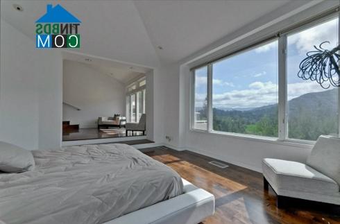 Ảnh Nhà cũ của đồng sáng lập Apple được rao bán 4,4 triệu USD