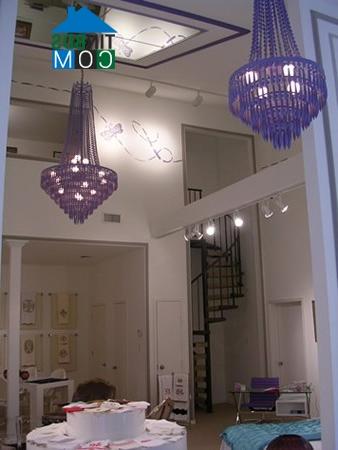 Ảnh Nhà lãng mạn với tông màu tím