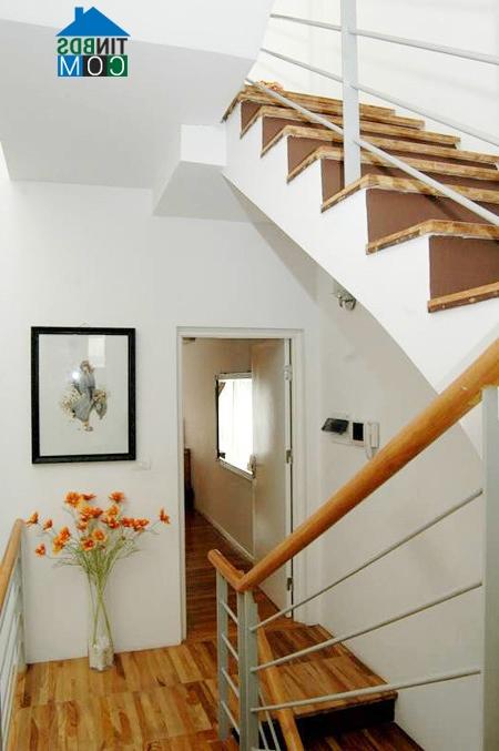 Ảnh Căn nhà độc đáo với cầu thang kính