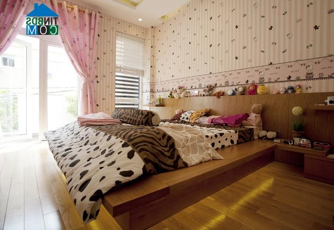 Ảnh Nhà ống thoáng mát với màu xanh của thiên nhiên