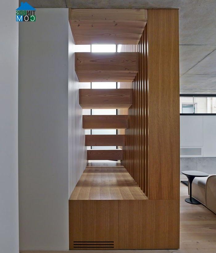 Ảnh Độc đáo nhà hai tầng làm từ gỗ và bê tông hiện đại