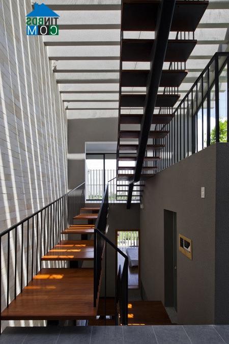 Ảnh Ngôi nhà đẹp, ngập tràn nắng giữa Sài Gòn