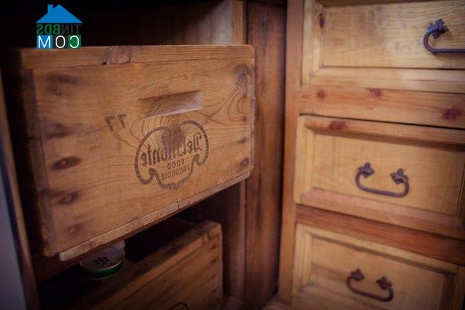 Ảnh Ngôi nhà gỗ được làm từ... đồ bỏ đi