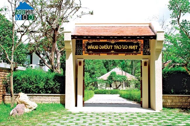 - Chỗ nào của ngôi nhà mà chị yêu thích nhất? Mỗi buổi sáng, chị thường uống trà ở đâu? Đâu là nơi chốn để chị có thể tịnh tâm nhất?