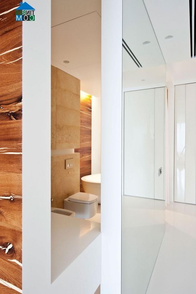 Ảnh Ngôi nhà trắng ốp gỗ đẹp sang trọng