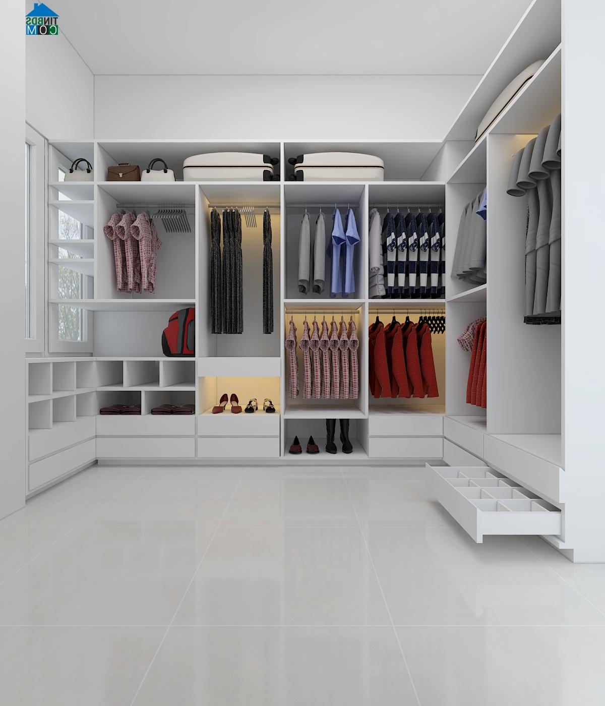 Mỗi phòng rộng 15m2 với các tủ đồ không có cánh cửa, thuận tiện sử dụng