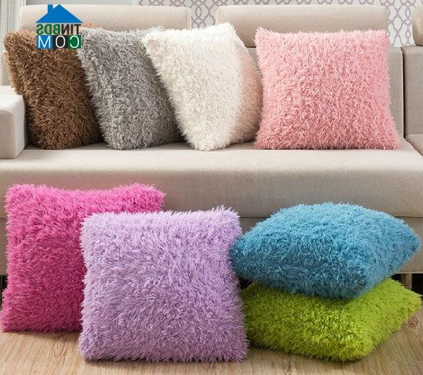 Gối tựa sofa có nhiều màu sắc, kích thước