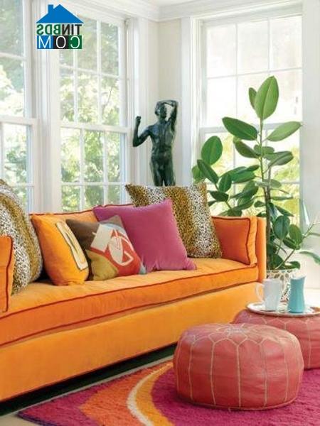 Ảnh Trang trí phòng khách sinh động với sofa màu sắc