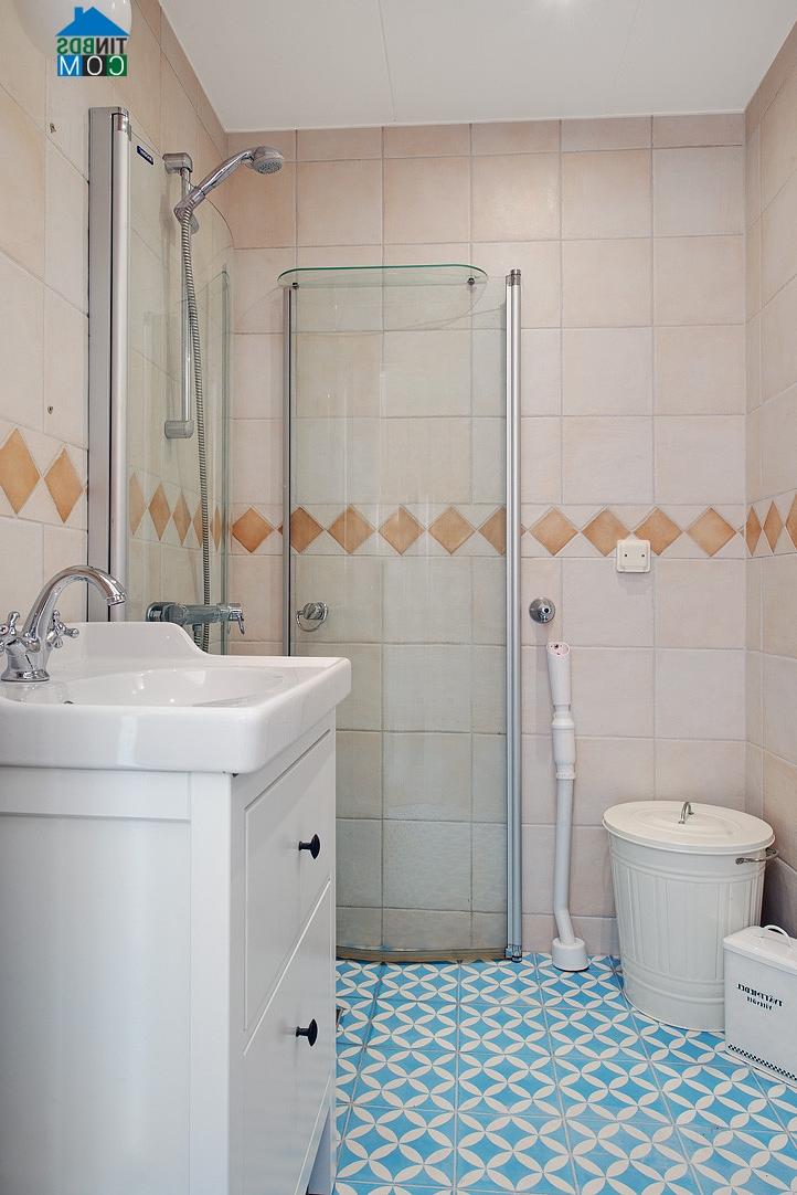 Ảnh Trang trí căn hộ áp mái quyến rũ với gam màu trắng