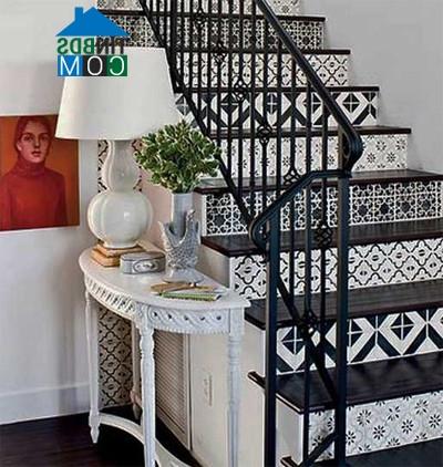 Ảnh Trang trí sáng tạo và ý nghĩa với cầu thang