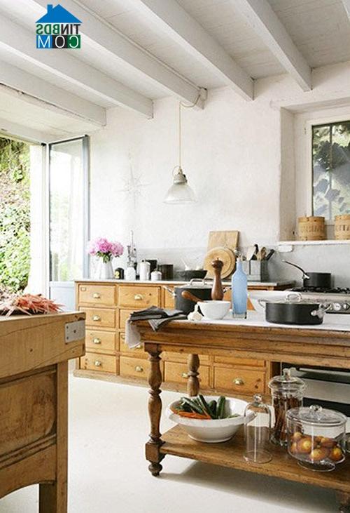 Rất nhiều đồ nội thất cũ vẫn có thể dùng để trữ đồ trong phòng bếp