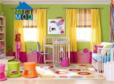 Ảnh Mẹ trổ tài trang trí phòng riêng cho bé