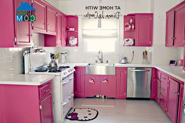 Ảnh Căn bếp cải tạo từ phòng ngủ với chủ đề Hello Kitty đáng yêu