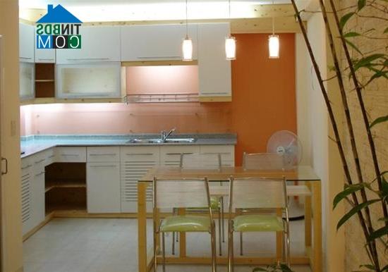 Ảnh Bài trí phòng bếp giúp không gian rộng hơn trong ngày hè