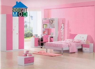 Ảnh Mẹ trổ tài trang trí phòng riêng cho bé