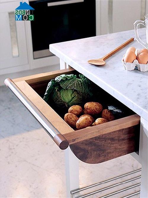 Phòng bếp nên có một ngăn kéo riêng để cất giữ rau, củ