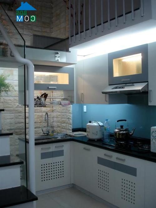 Ảnh Bài trí phòng bếp giúp không gian rộng hơn trong ngày hè