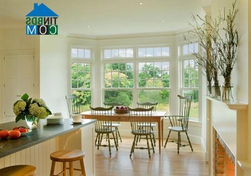 Ảnh Phòng ăn hiện đại, ấm áp vối đèn chiếu sáng