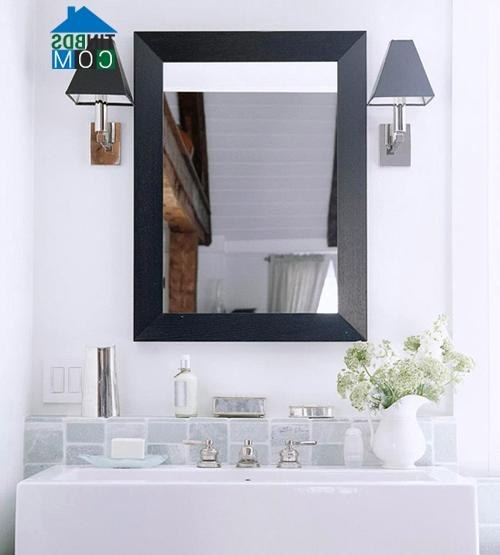 Ảnh Sửa sang lại phòng tắm cũ kỹ chỉ với vài chi tiết đơn giản