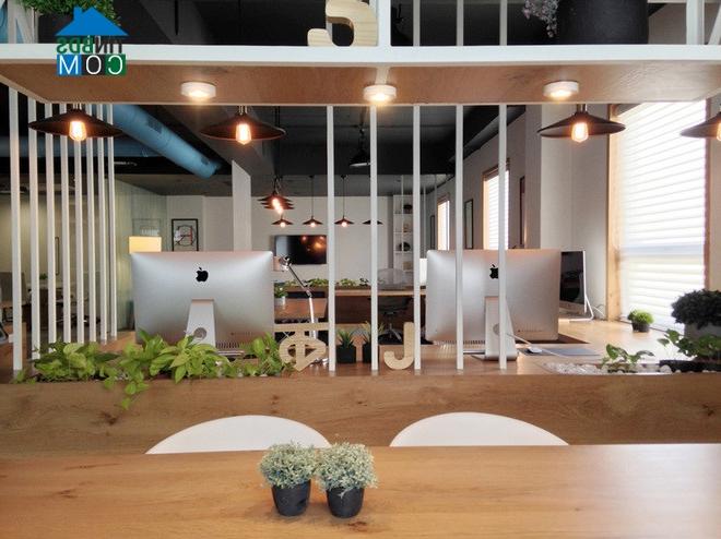 Image ảnh Văn phòng xanh mướt của một công ty thiết kế