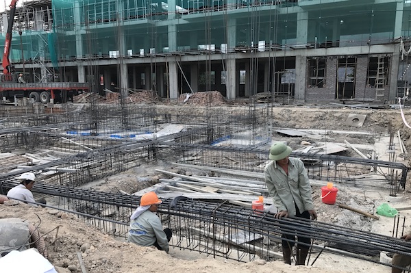 Doanh nghiệp bất động sản than trời vì lo “lỗ chồng lỗ”