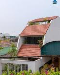 Ngôi nhà mái ngói tái hiện lối sống sinh hoạt ngoài trời của vùng quê Việt Nam