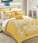 Phòng ngủ tươi tắn với những chiếc giường màu vàng