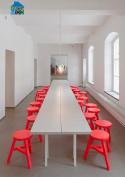 Phòng ăn nổi bật với ghế đỏ