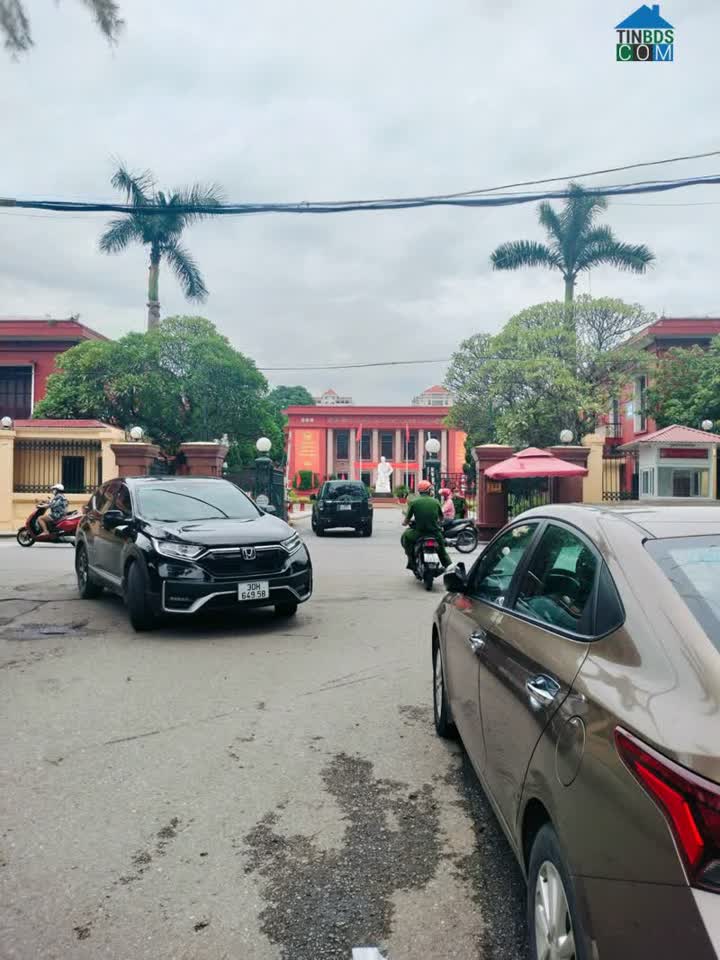 Ảnh Gia đình cần bán nhà phố Hoàng Quốc Việt - phân lô ô tô tránh - 2 thoáng - 60m2 - 13.5 tỷ 0