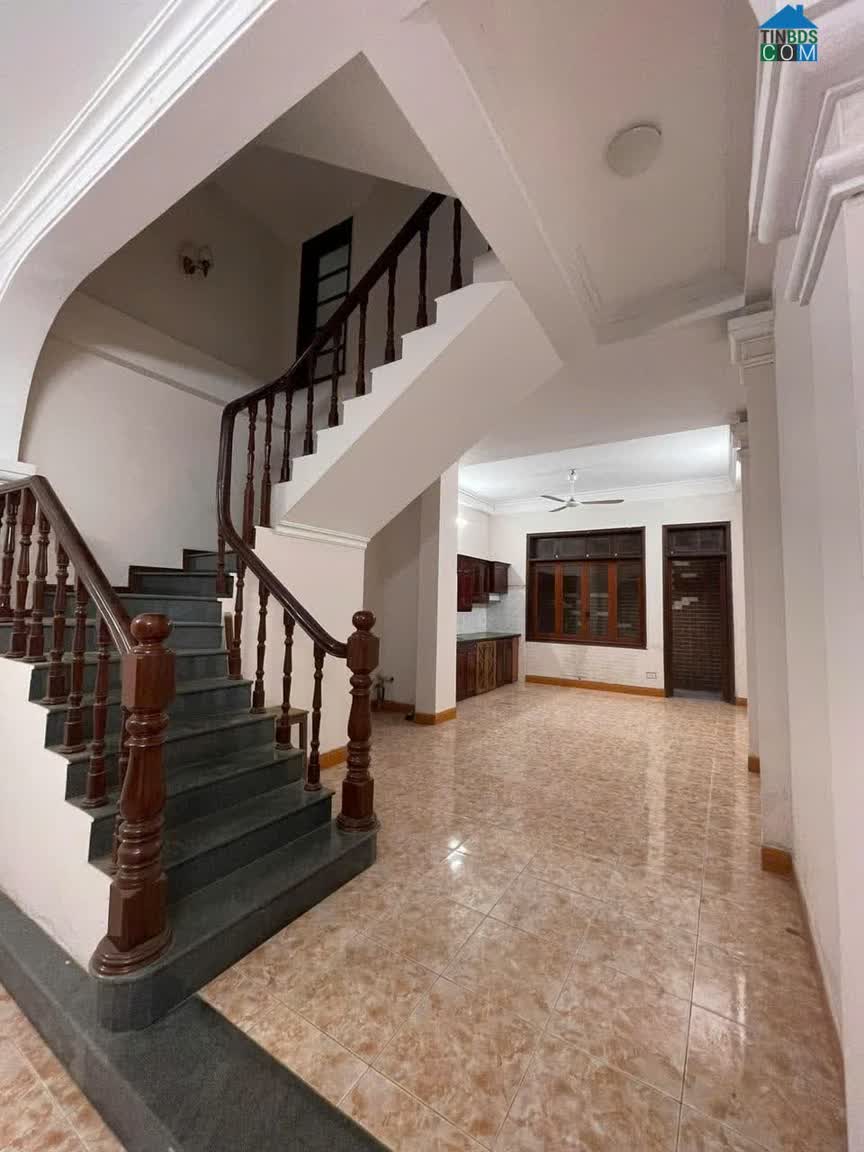 Ảnh Bán nhà Phố Trịnh Đình Cửu, nhà đẹp, dân xây, ô tô vào nhà, ngõ ô tô tải. Kinh doanh 0